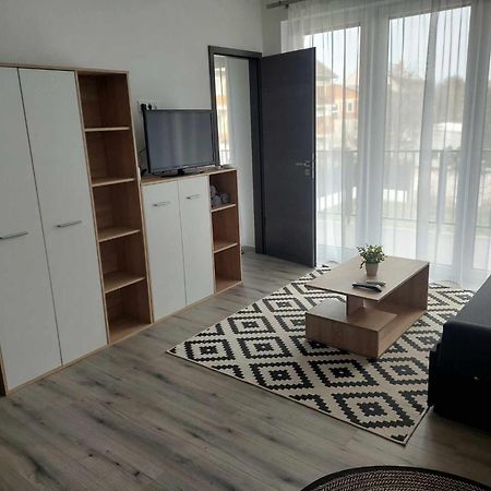 Mora Lak Apartment Szeged Ngoại thất bức ảnh