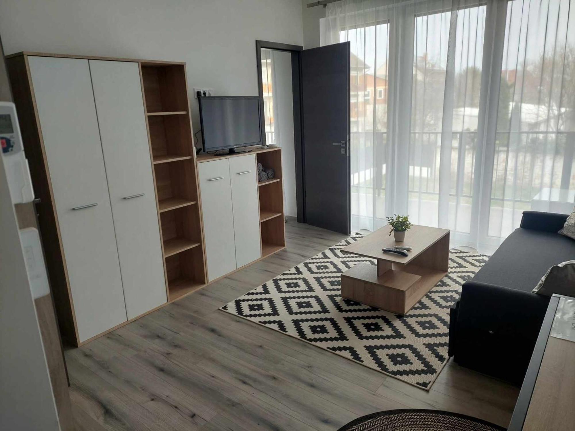 Mora Lak Apartment Szeged Ngoại thất bức ảnh